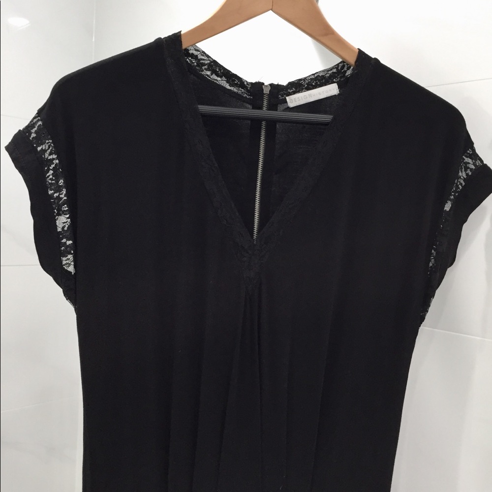 ⚡️New⚡️- Jumpsuit w/ lace details